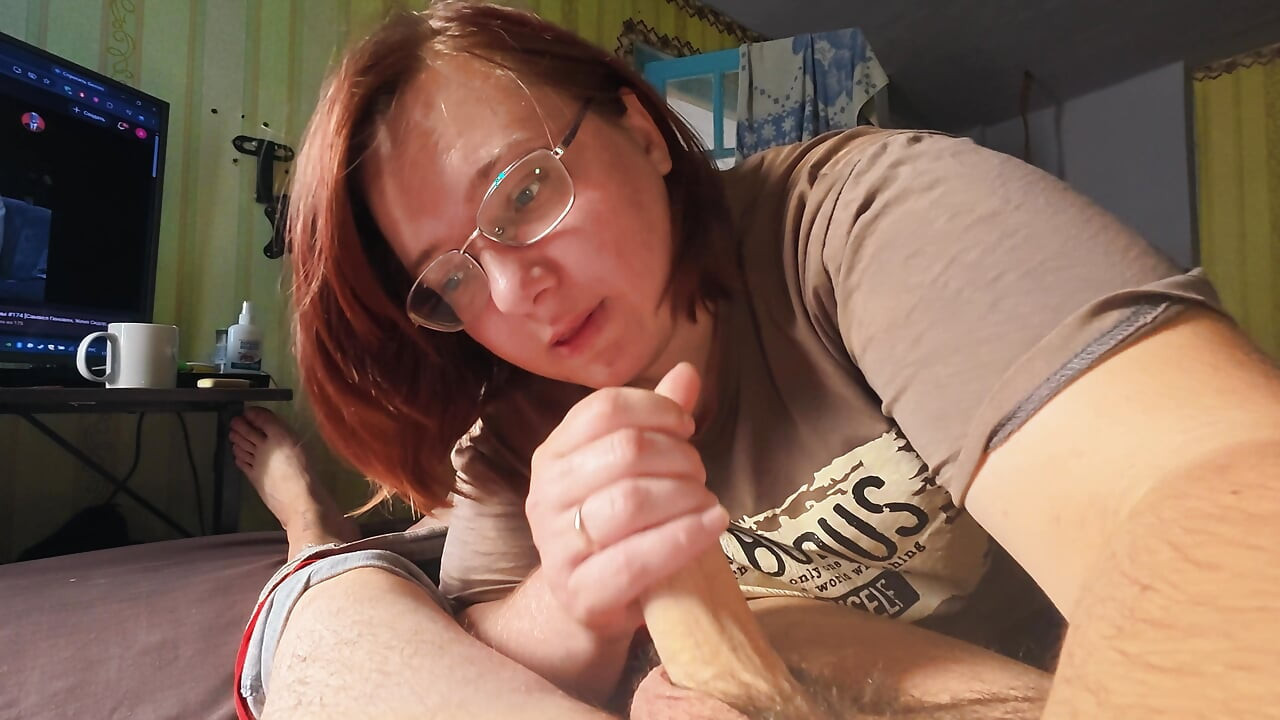 Close Up 4K Amateur Girlfriend Blowjob Curvy Brunette with Glasses Sucks and Strokes Cock