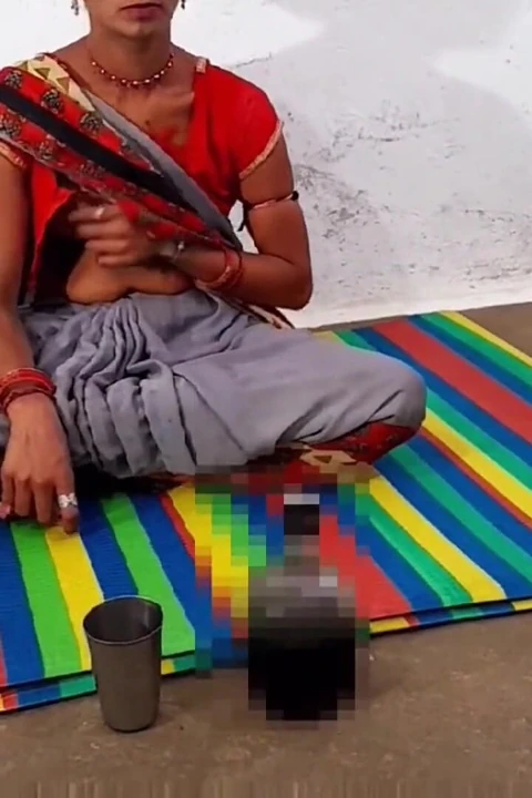 Kocasının arkadaşıyla özel holi.