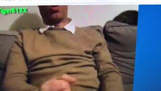 Duitse man masturbeert terwijl ik een andere man neuk