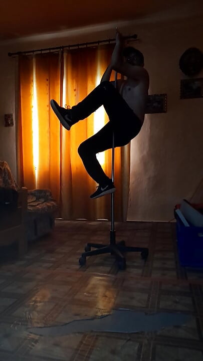 Daeros's doing for fans pole dance
