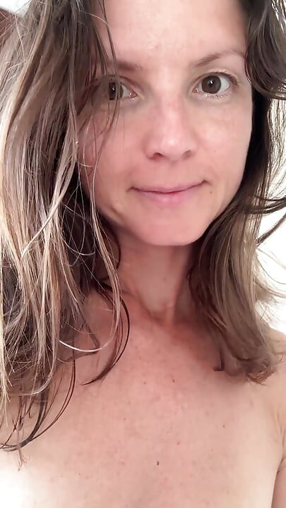 歯を磨き、戦いをしている