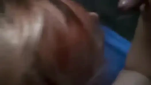 Aku nggak bisa menahan rasanya, nyepong kontol sange banget