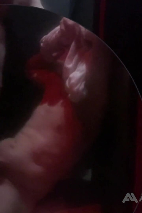 Amatör adamlar karanlık odada ve delikten eğlenirken yakalandı