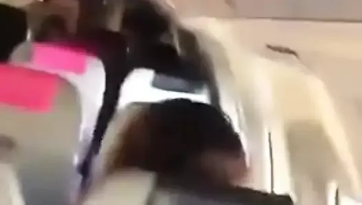 Cuando vuelas en clase de mierda - atrapado follando en el avión