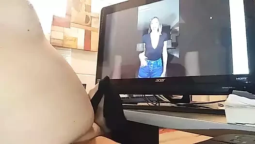 Eski sevgilim az önce aldığı kirli külotunu getirdi