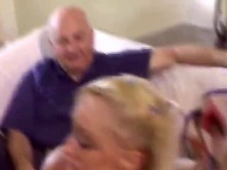 Cycata blond żona lubiła walić innego nieznajomego analnego drona