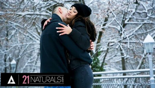 21 Naturals - La superbe Ginebra Bellucci fait une séance de sexe coquine pour se réchauffer