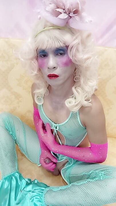 Oanh Le transgender wearing sexy clothes porn playing with an artificial can