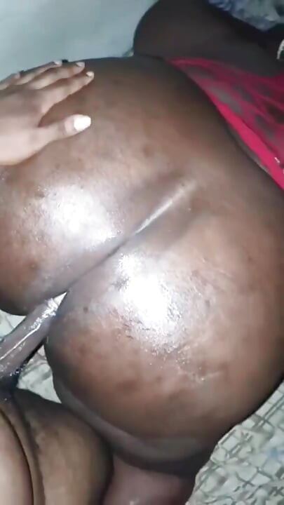 Twerking with fat big ass and got fuck by homeboy