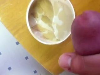 Ejaculare în înghețata soacrei