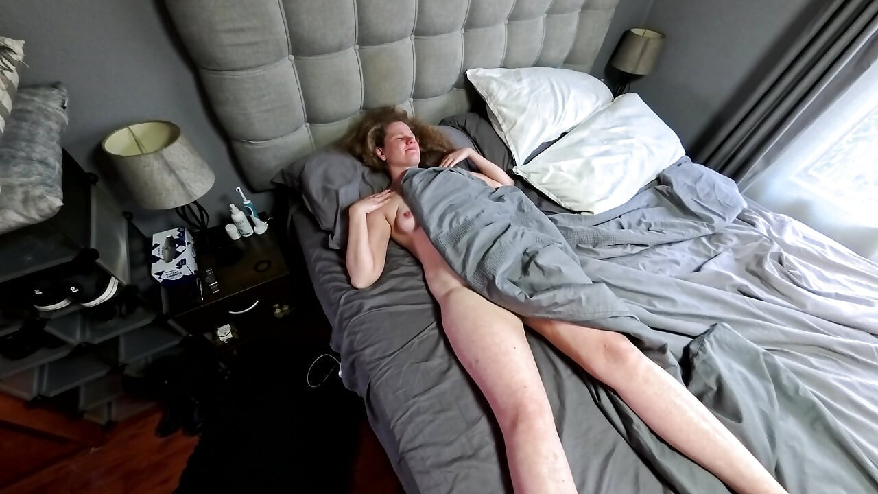 MILF Masturbating Early Morning After Waking up