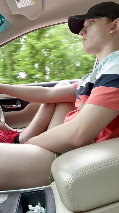 Strelen in de auto met de ramen naar beneden