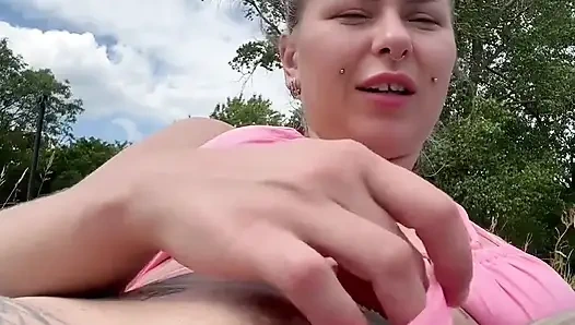 Соло-сквирт на публике