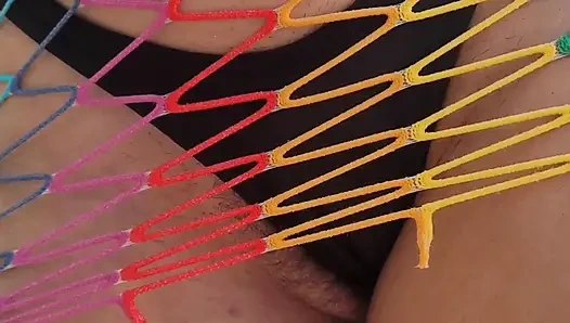 Жена-эксгибиционистка с верблюжьей лапкой