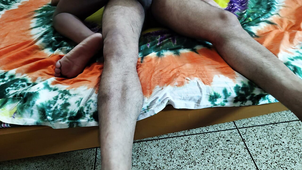 The village sister-in-law came to my house and climbed up and inserted my black penis into her little
