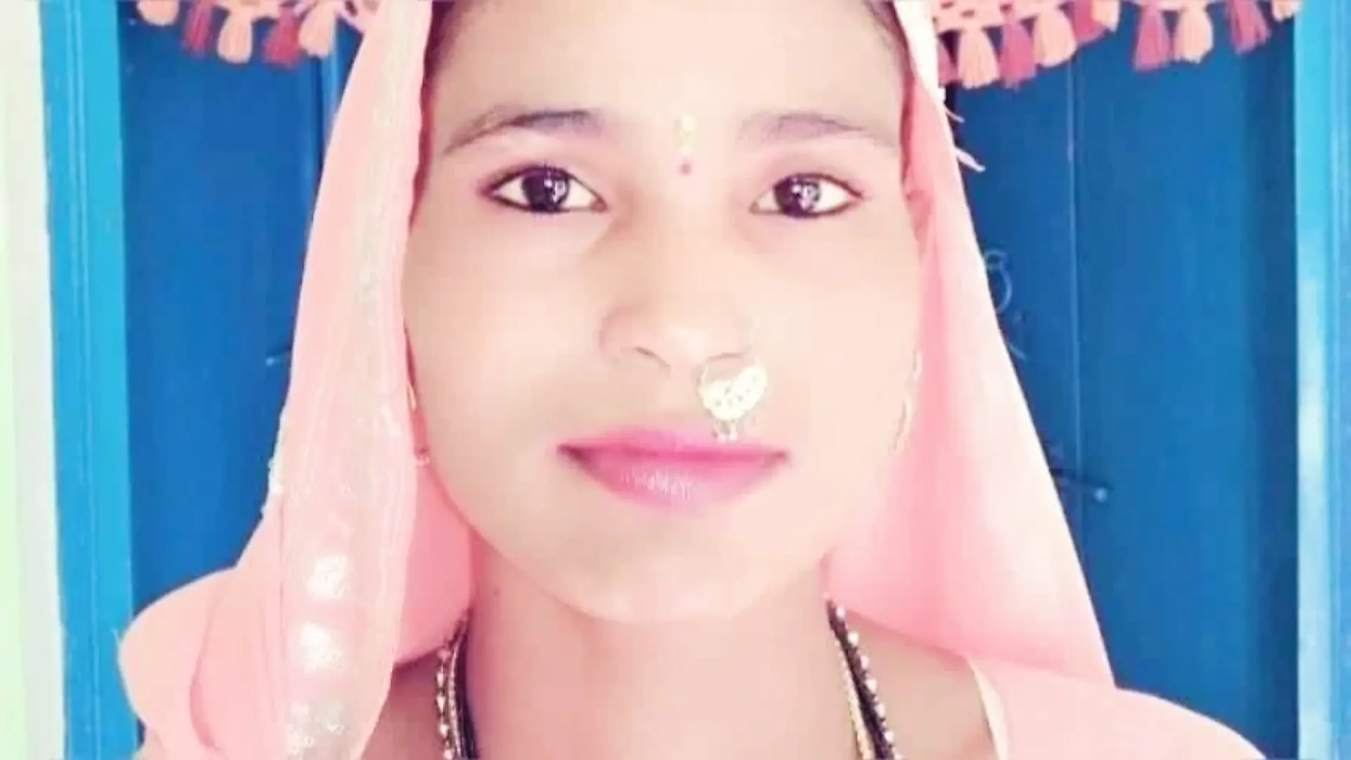 Snket hai ki ek mahila snbhog ki prakriya men hai