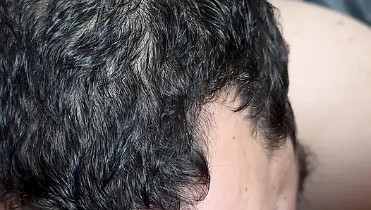 Вылизывает подругу