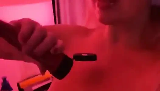 Strip Down dan Menari