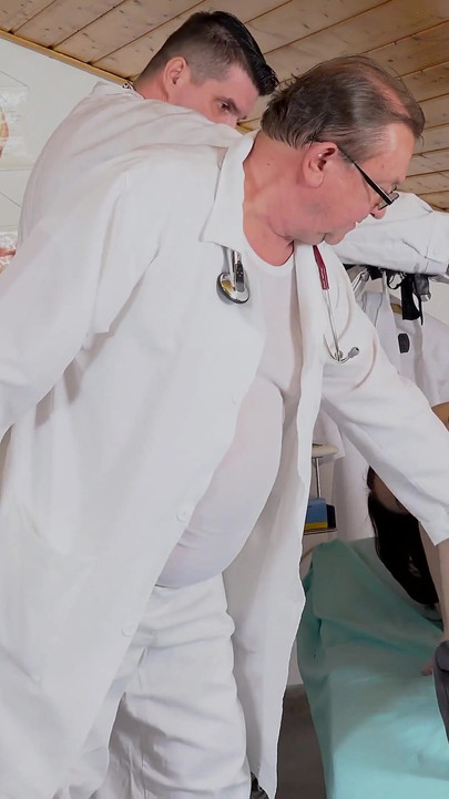 Merenje tempa sa duplom rupom za zgodnu devojku Nelu Decker