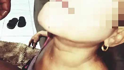 Minyon orta yaşlı seksi kadın gelmiş geçmiş en iyi oral seks sözü verdi ve teslim etti.