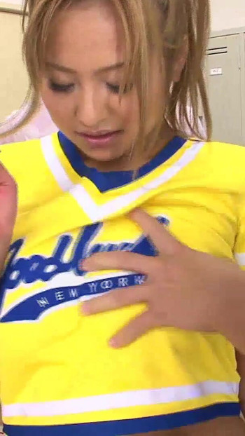 Jaw-dropping moment from "Asiatische Cheerleaderin laesst sich in der Umkleide von Ihren Lehrern ficken"