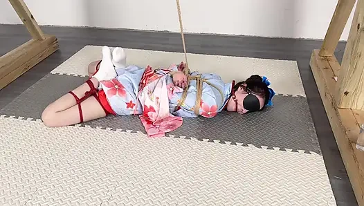 The Climax Version of Wearing a Kimono on a Sunny Day