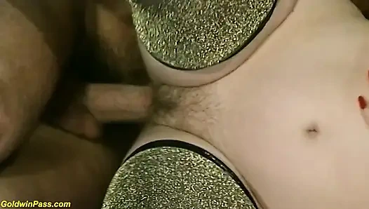 Заросли милфы уничтожил большой член