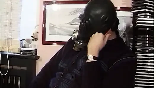 Hässliche und fette deutsche transe nimmt einen teil von heißem dreier-blowjob