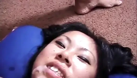 Memek cewek Seksi Asia lagi asik ngentot... Crot di mulut