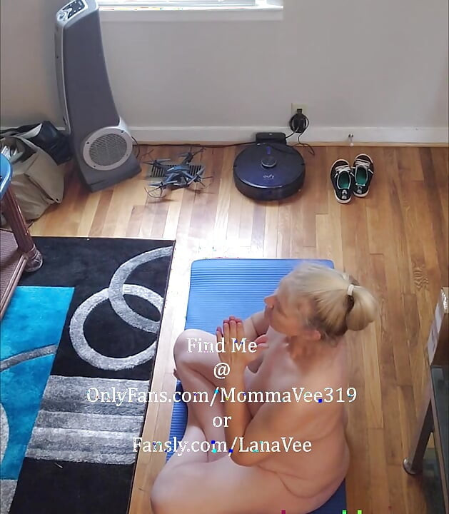Hot BBW Does Her Morning Yoga!
