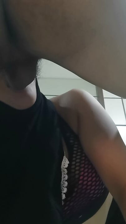 The girl was squeezed by a until she almost fainted.