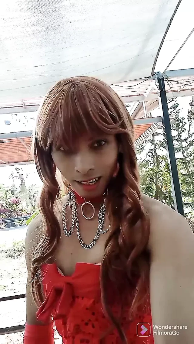 mena dress up