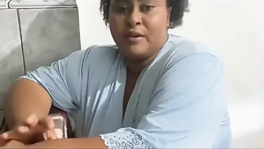 Cewek sange ini datang ke rumahku untuk menagih hutang, aku nggak punya uang, jadi aku akhirnya crot banyak banget di mulut dan malamku!