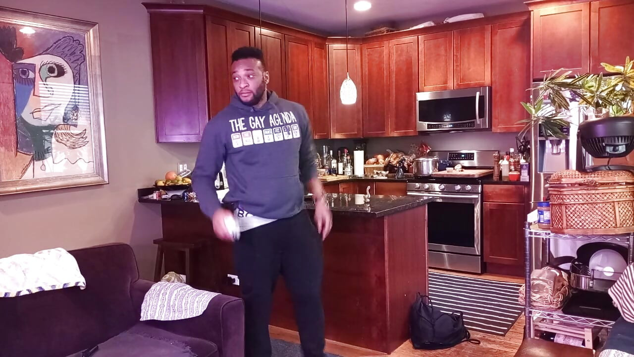 脱衣舞! Kennie jai为你脱衣服并高潮!