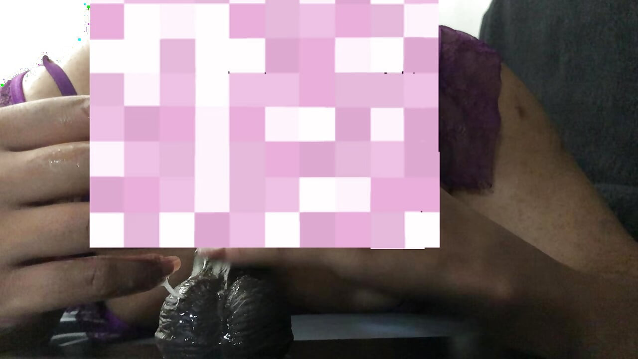 Kalın Bacaklı Sissy Femboy Islak Islak Sakso Çekip Dildosuna Biniyor