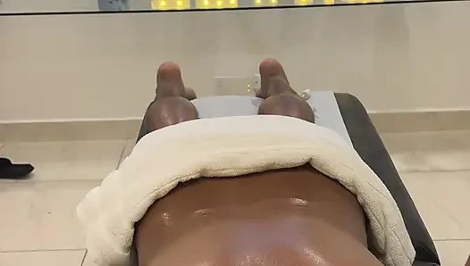 Leyne Rodriguez: heiße latina in Massage-uniform gibt eine intensive eingeölte session