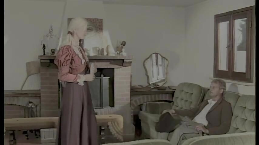 Mooie blondine houdt van een lul in haar kont