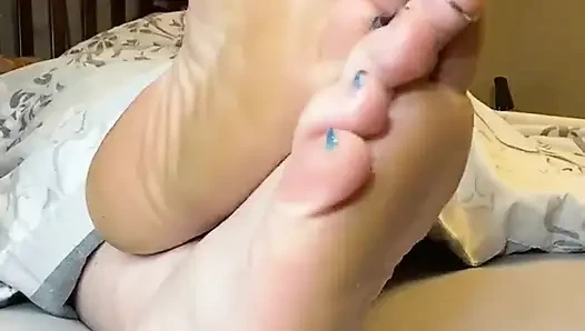 Up Close & Personal Big Soles and Toes Rubdown - Bells Blast