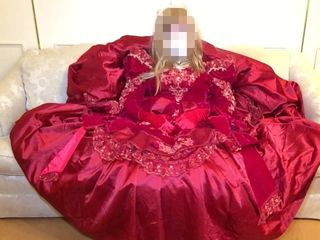 Velké červené šaty masturbace