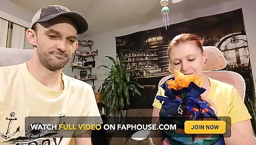 Wish List Geschenke 9 - Rotes Korsett Und Schwarzes Vinyl-kleid Unboxing Und Masturbation