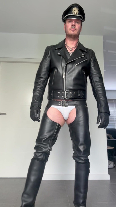Leatherman  in leatherchaps