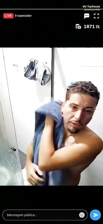 Saya Mandi Di Live Dan Mendapatkan Pengikut Nakal