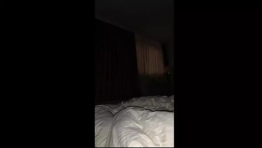 Junges mädchen stöhnt