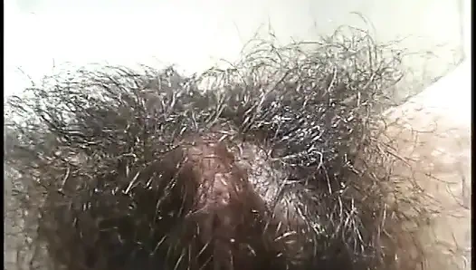 Jasmyne si cewek hipster jadul dengan memek berbulu lagi asik ngentot