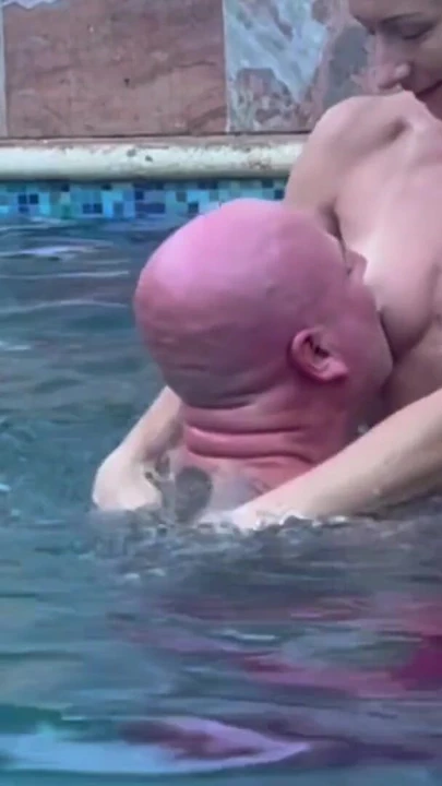 在我的假期，一个拉丁女郎干了我的菊花并和我分享了 ！ |剪辑 1