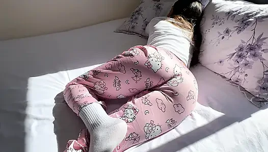 Обещаю, что никому не скажу, маленькая падчерица...