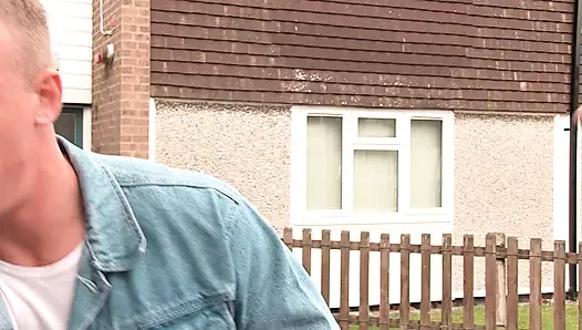 Esmer hatunla ateşli üçlü seks