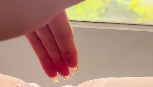 I stayed at a hotel where a super handsome guy greeted me, so I'm going to masturbate thinking about him.