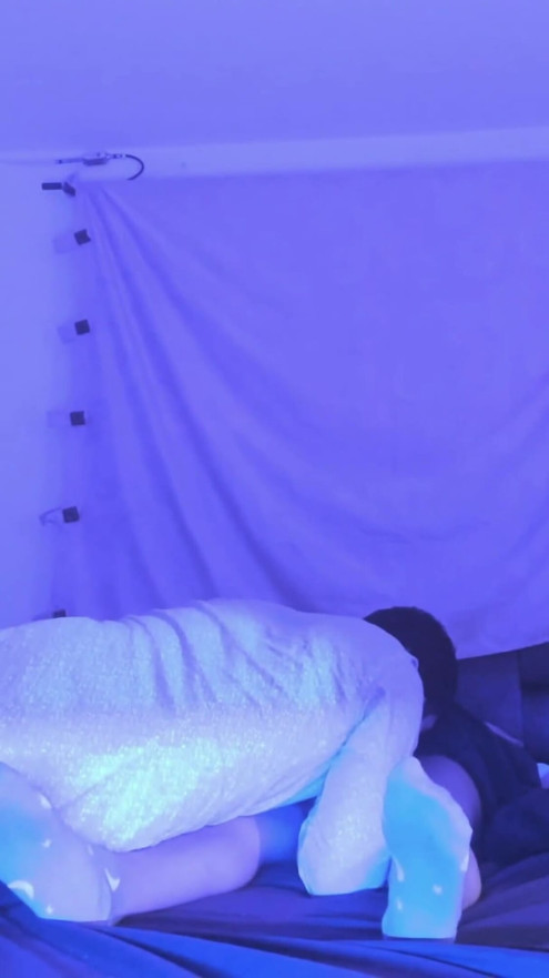She Didnt Lock the Door Stepdaughter Gets Naughty
