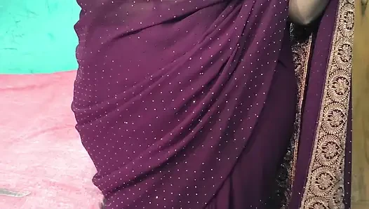 Heißer Desi-Look in Sari, kommen, fühlen sie den charme